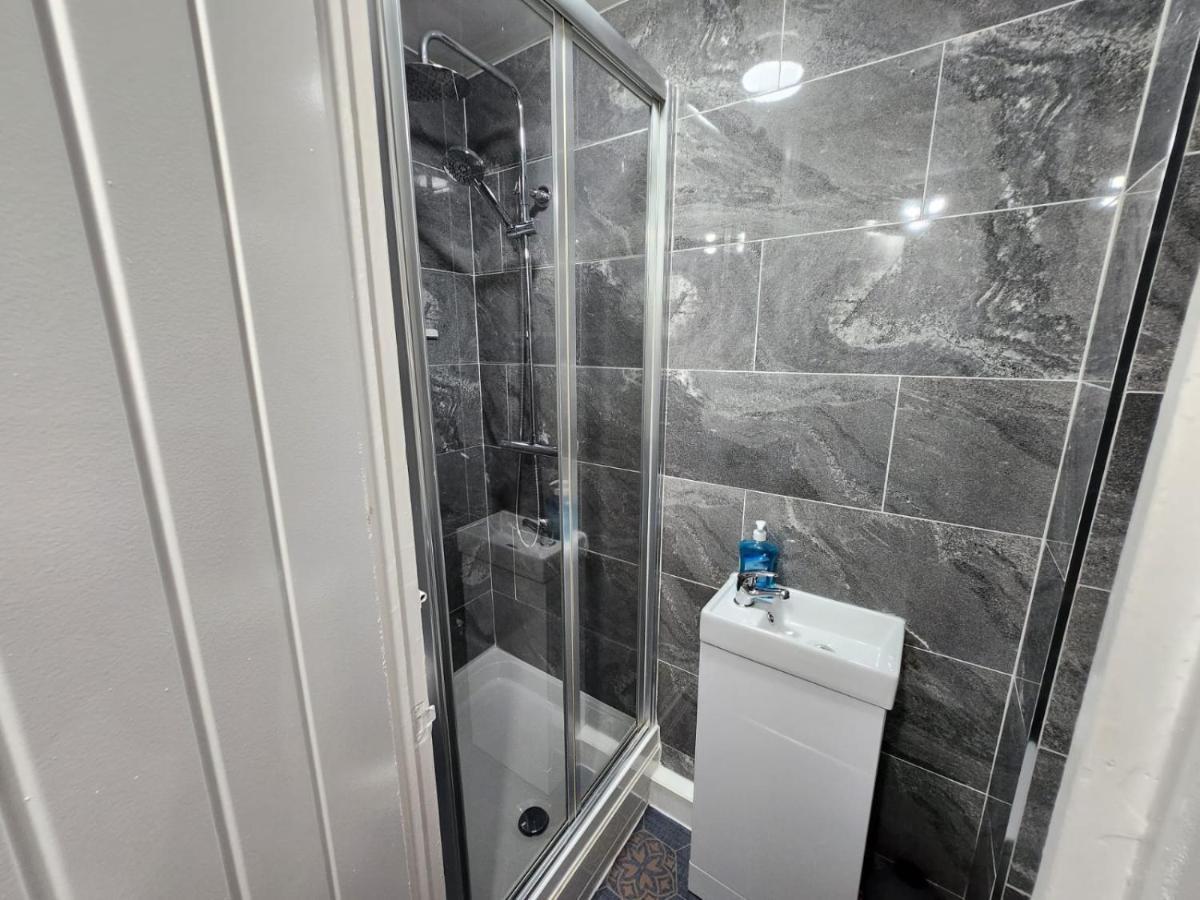 4 Bedroom 2 Bathroom Shared House - Near Bhx And Nec Μπέρμιγχαμ Εξωτερικό φωτογραφία