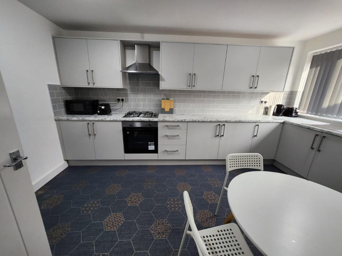 4 Bedroom 2 Bathroom Shared House - Near Bhx And Nec Μπέρμιγχαμ Εξωτερικό φωτογραφία