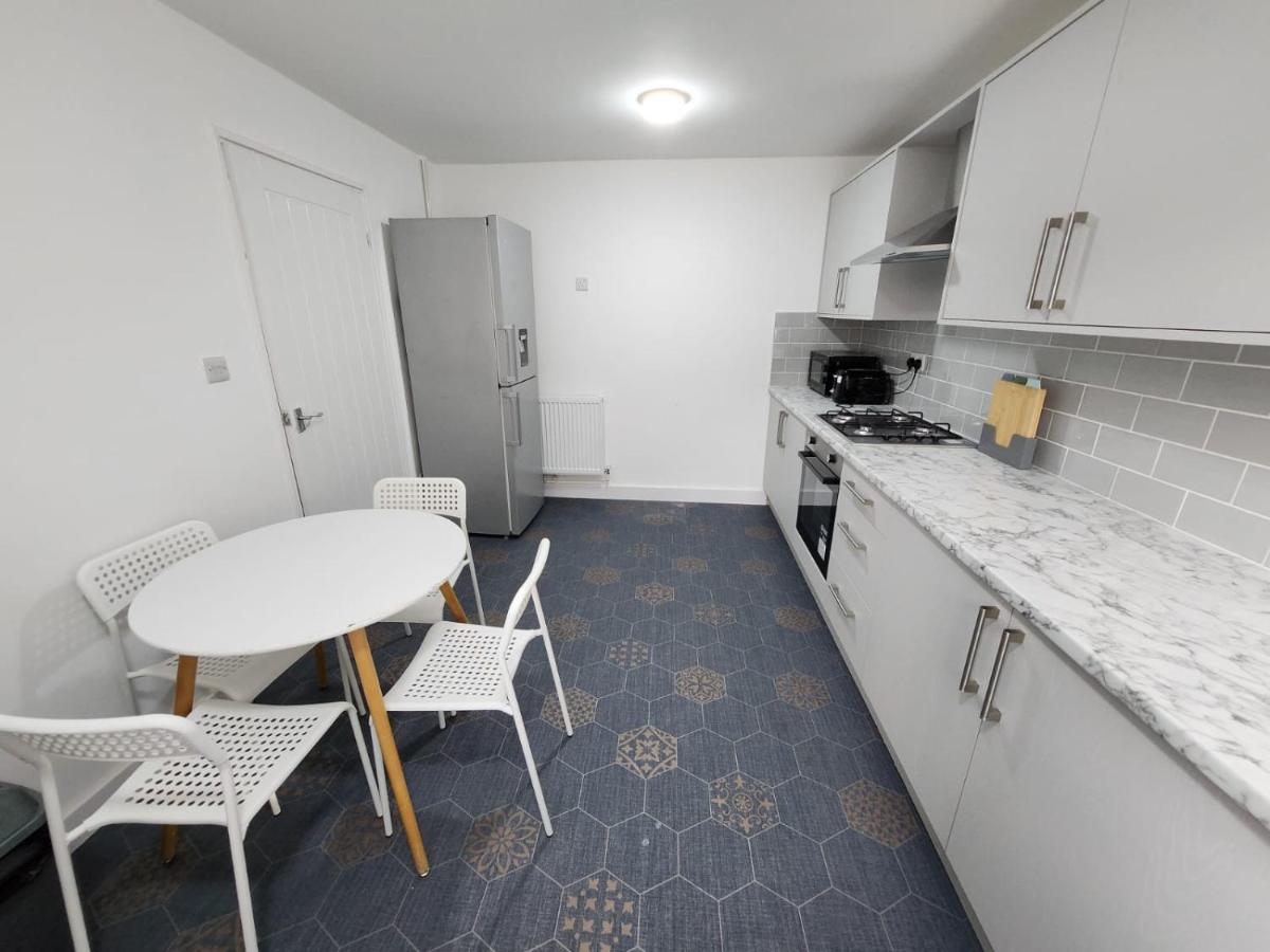 4 Bedroom 2 Bathroom Shared House - Near Bhx And Nec Μπέρμιγχαμ Εξωτερικό φωτογραφία