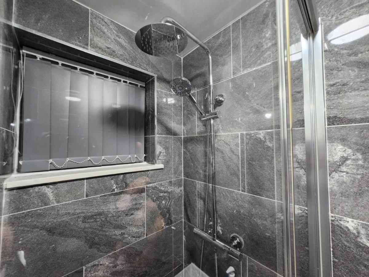 4 Bedroom 2 Bathroom Shared House - Near Bhx And Nec Μπέρμιγχαμ Εξωτερικό φωτογραφία