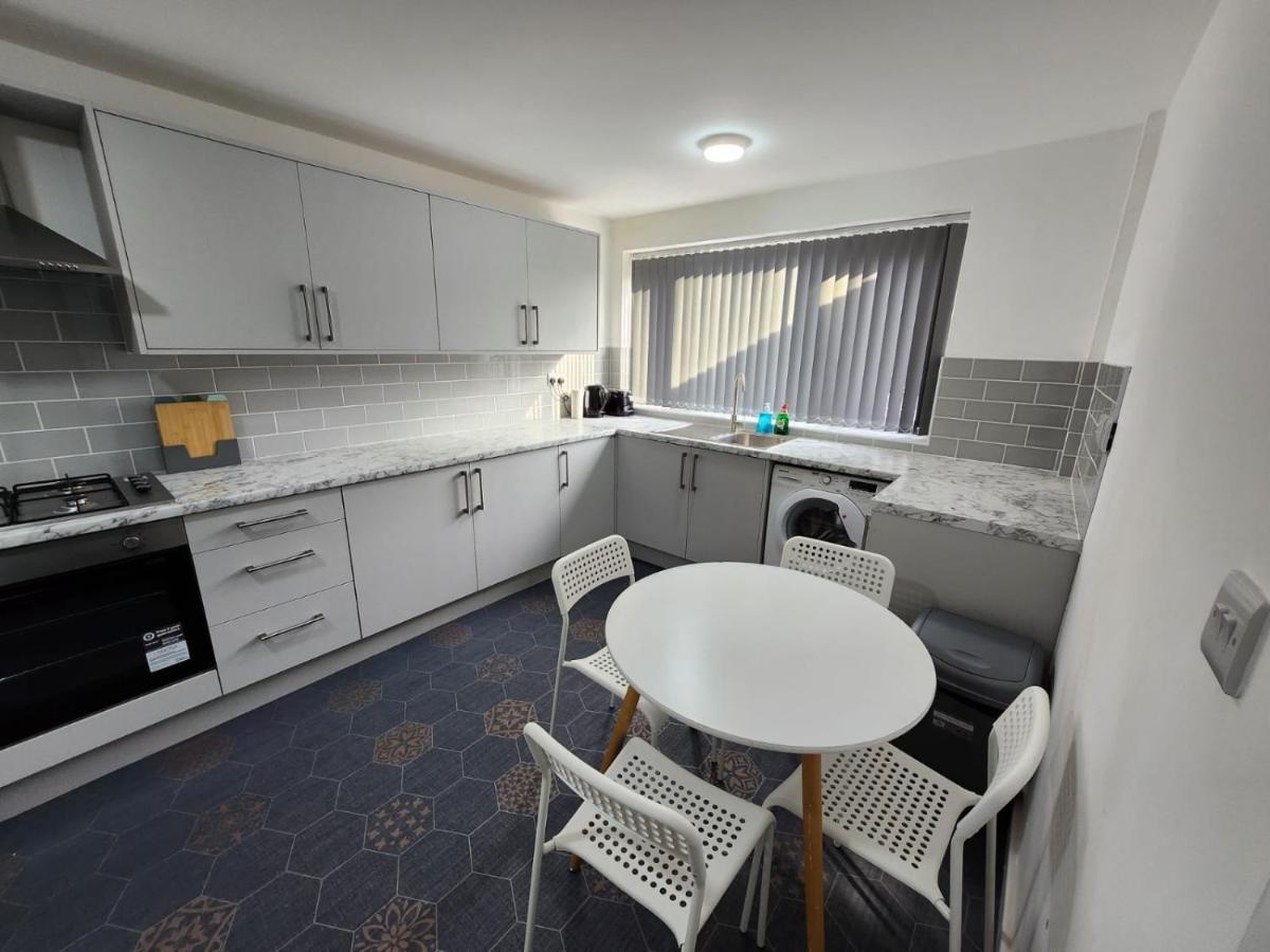 4 Bedroom 2 Bathroom Shared House - Near Bhx And Nec Μπέρμιγχαμ Εξωτερικό φωτογραφία
