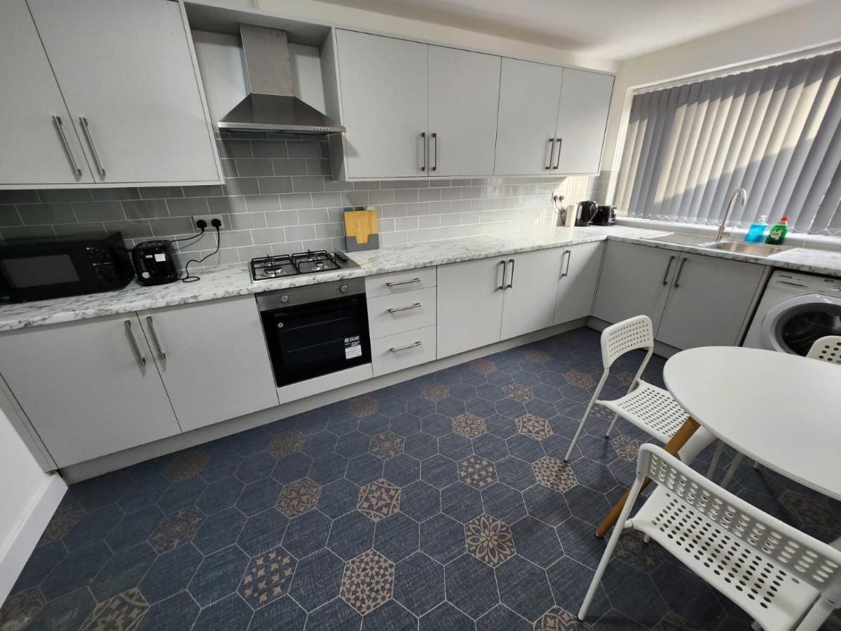 4 Bedroom 2 Bathroom Shared House - Near Bhx And Nec Μπέρμιγχαμ Εξωτερικό φωτογραφία