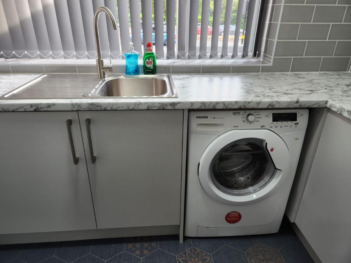 4 Bedroom 2 Bathroom Shared House - Near Bhx And Nec Μπέρμιγχαμ Εξωτερικό φωτογραφία