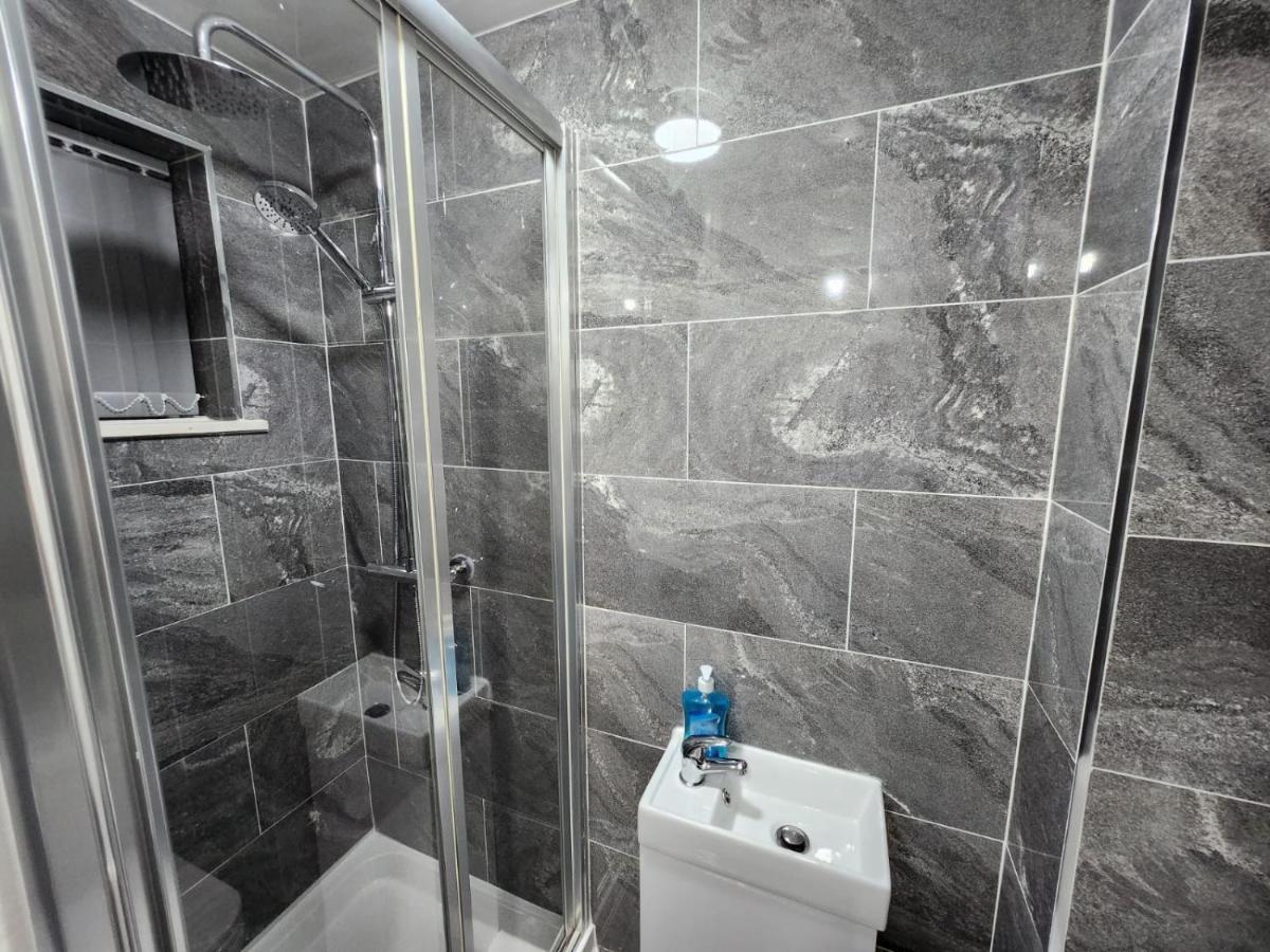 4 Bedroom 2 Bathroom Shared House - Near Bhx And Nec Μπέρμιγχαμ Εξωτερικό φωτογραφία
