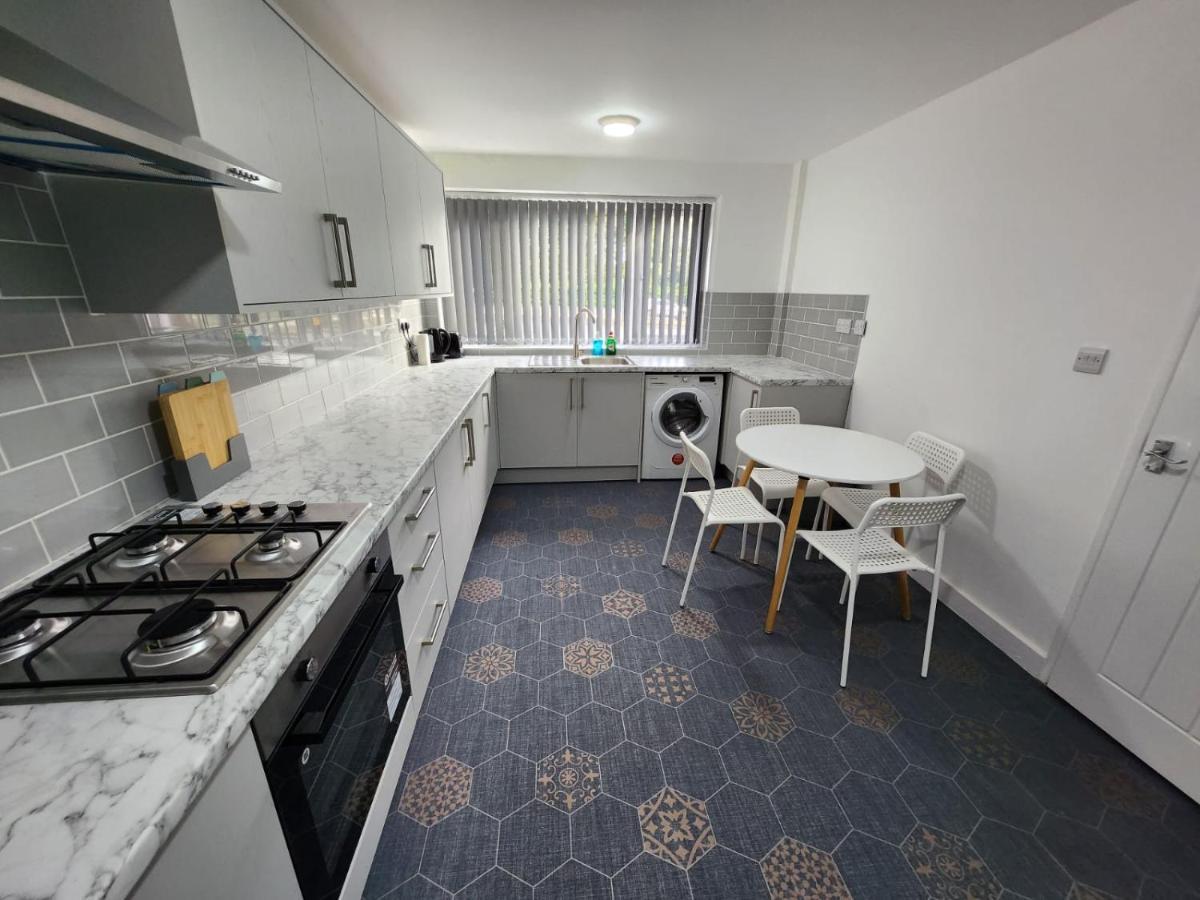 4 Bedroom 2 Bathroom Shared House - Near Bhx And Nec Μπέρμιγχαμ Εξωτερικό φωτογραφία